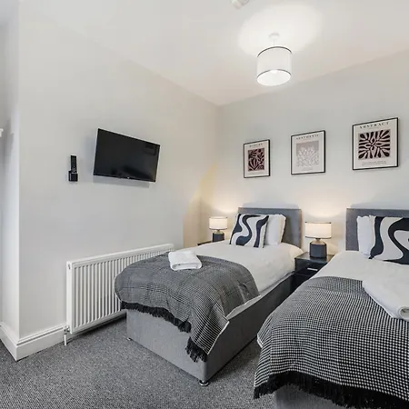 Anfield Cosy Stays - Close To Stadium - Sleeps 14-2